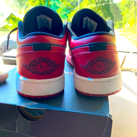Nike Jordan’s 1 Reverse Bred Low 8.5 - Picture 7 of 9